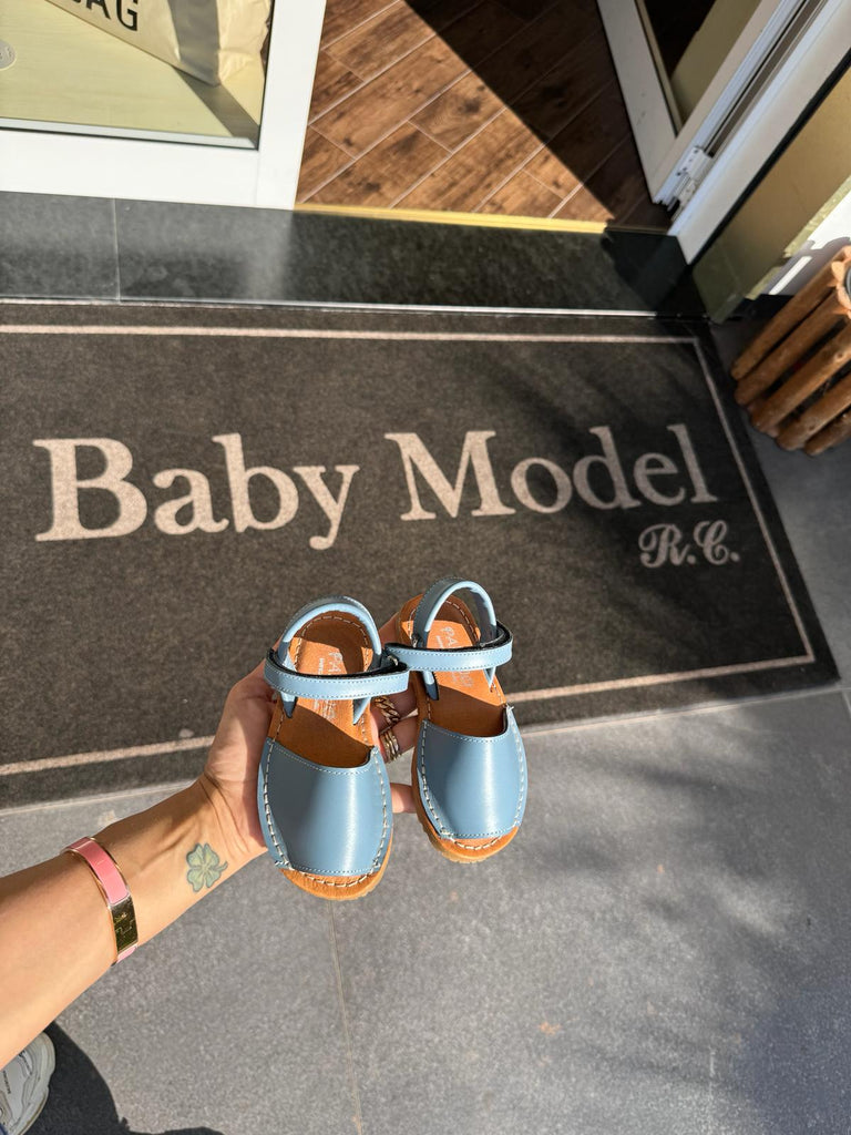 ꜱᴀɴᴅᴀʟɪ - Baby Model R C