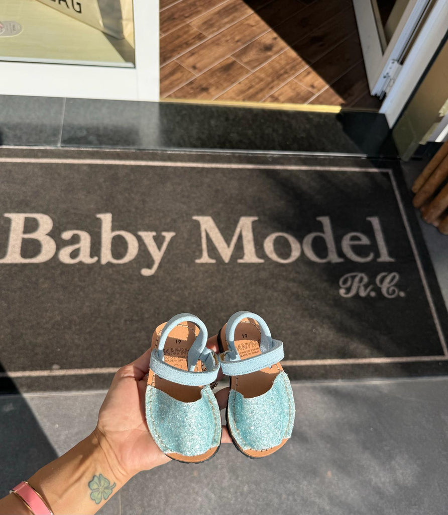 ꜱᴀɴᴅᴀʟɪ - Baby Model R C