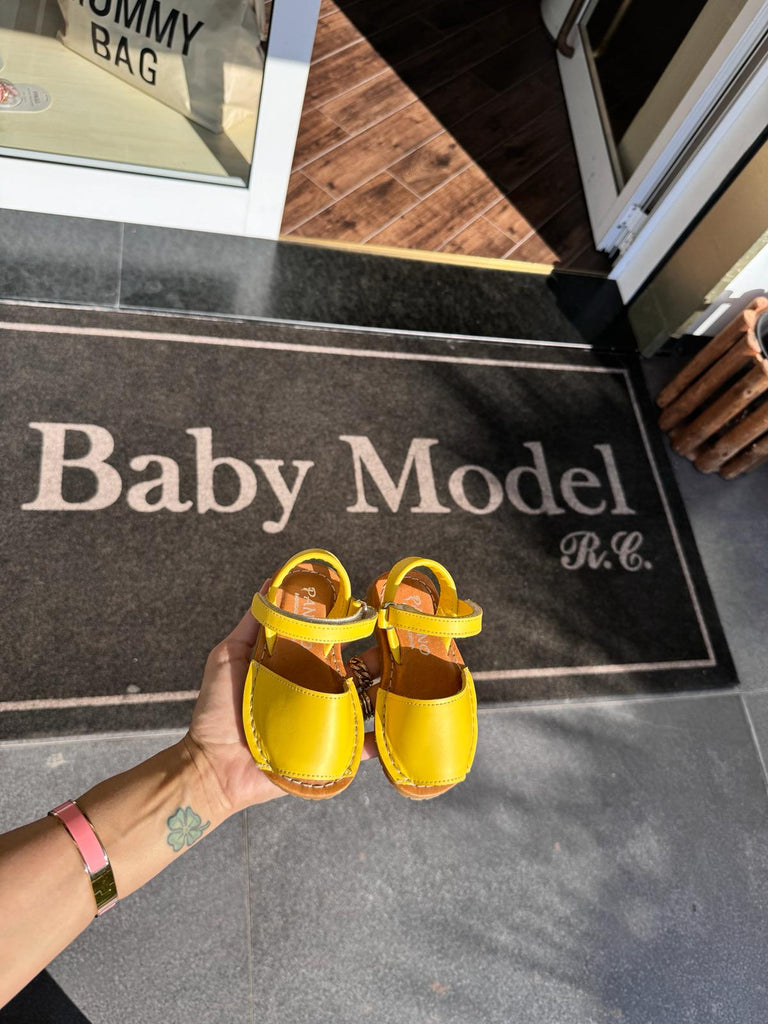 ꜱᴀɴᴅᴀʟɪ - Baby Model R C