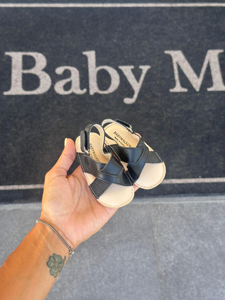ꜱᴀɴᴅᴀʟɪ - Baby Model R C