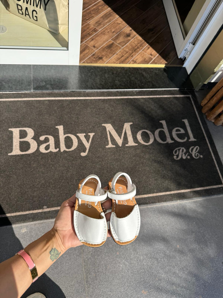 ꜱᴀɴᴅᴀʟɪ - Baby Model R C