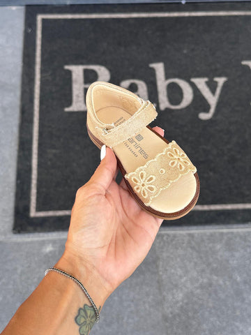 ꜱᴀɴᴅᴀʟɪ - Baby Model R C
