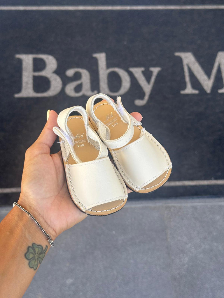 ꜱᴀɴᴅᴀʟɪ - Baby Model R C