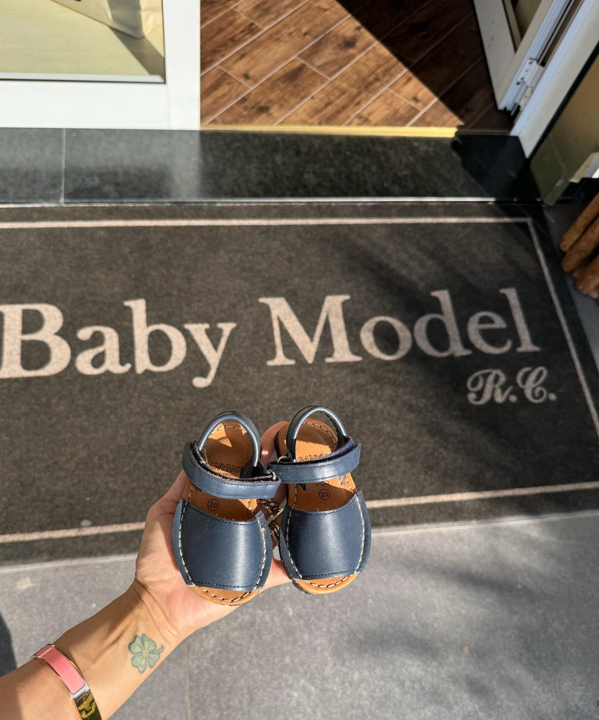 ꜱᴀɴᴅᴀʟɪ - Baby Model R C