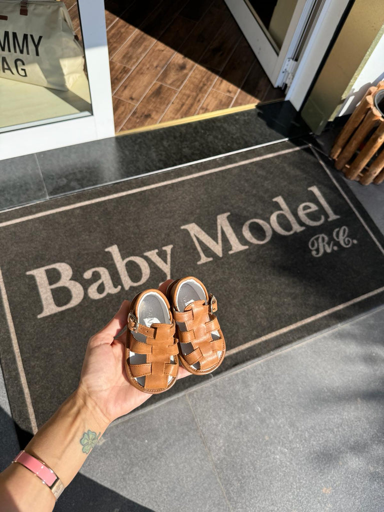 ꜱᴀɴᴅᴀʟɪ - Baby Model R C