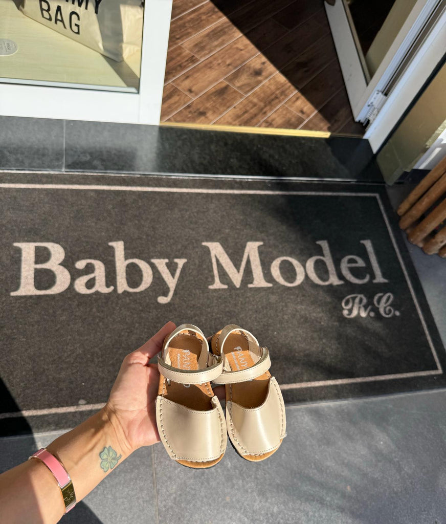 ꜱᴀɴᴅᴀʟɪ - Baby Model R C