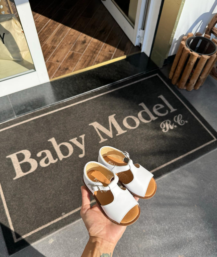 ꜱᴀɴᴅᴀʟɪ - Baby Model R C