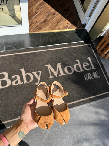 ꜱᴀɴᴅᴀʟɪ - Baby Model R C