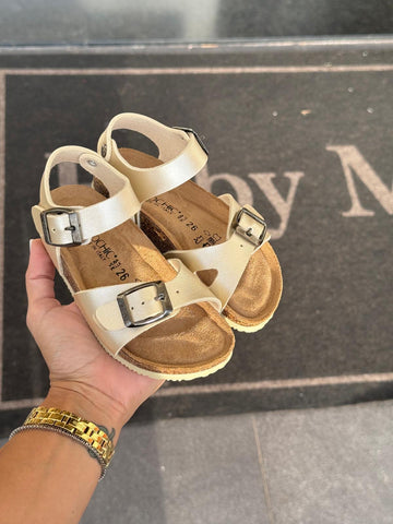 ꜱᴀɴᴅᴀʟɪ - Baby Model R C