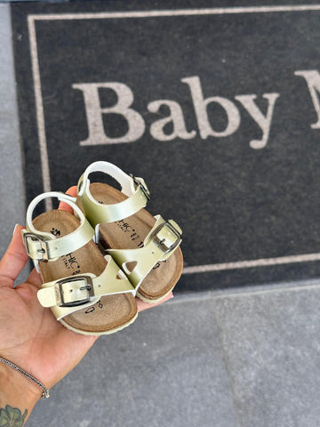 ꜱᴀɴᴅᴀʟɪ - Baby Model R C