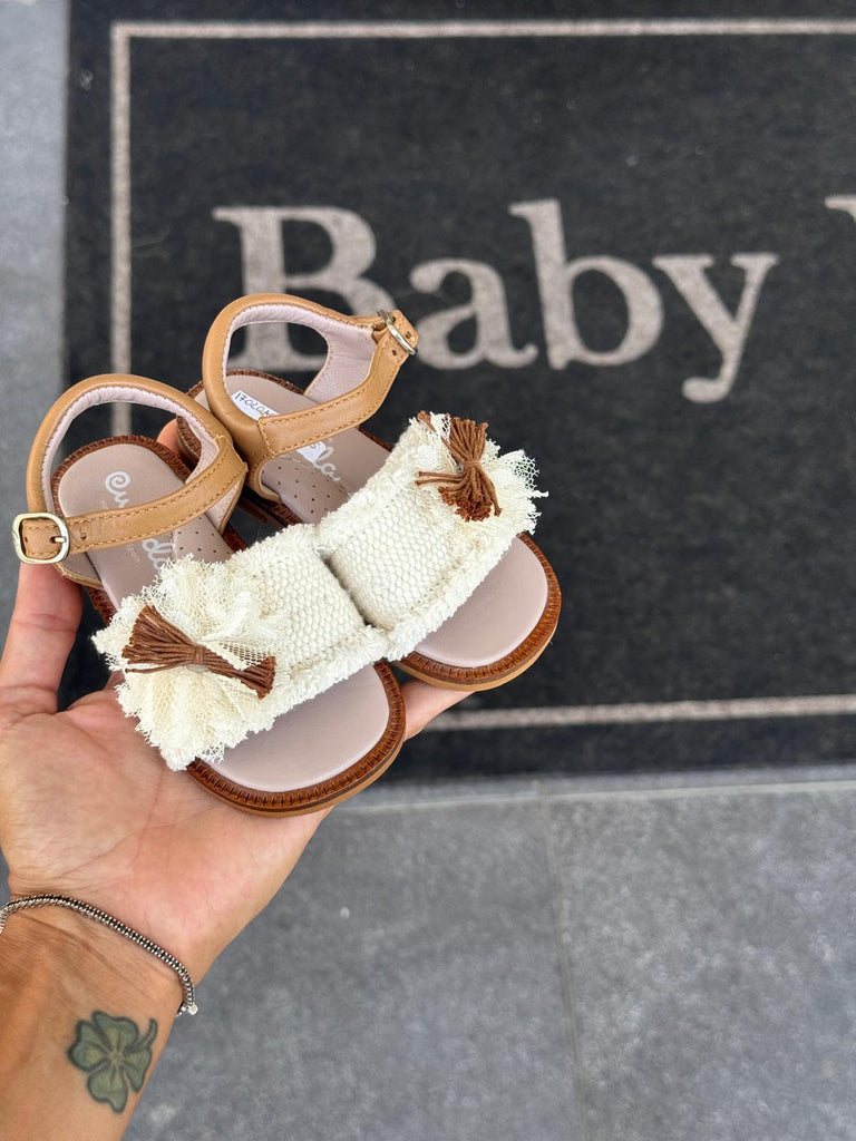 ꜱᴀɴᴅᴀʟɪ - Baby Model R C