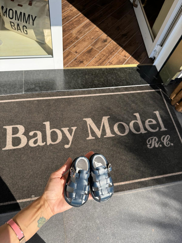 ꜱᴀɴᴅᴀʟɪ - Baby Model R C