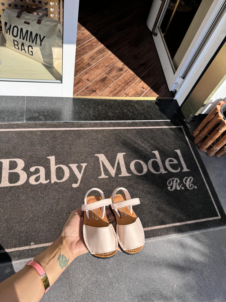 ꜱᴀɴᴅᴀʟɪ - Baby Model R C