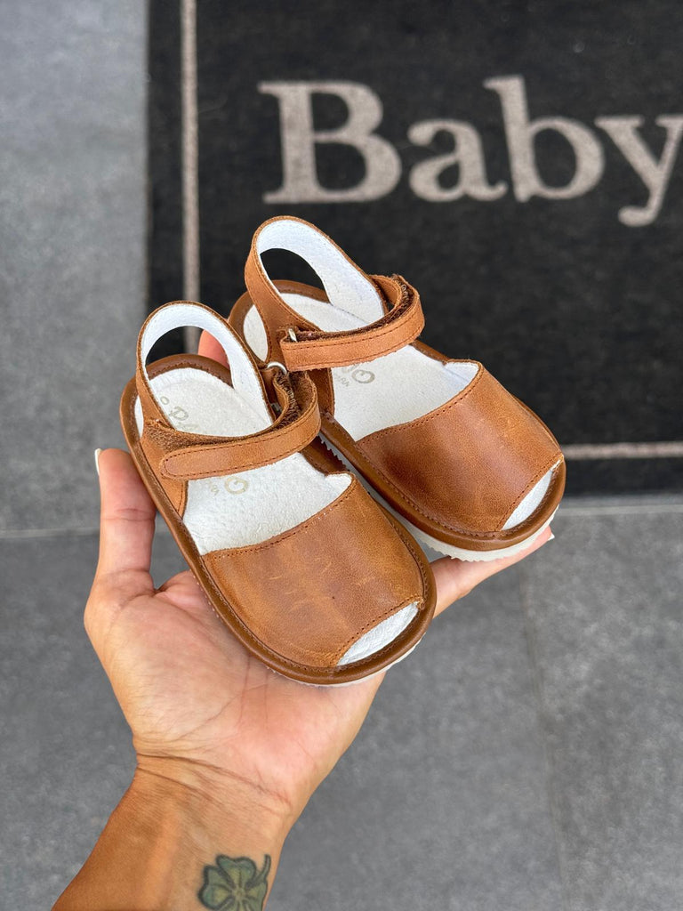 ꜱᴀɴᴅᴀʟɪ - Baby Model R C