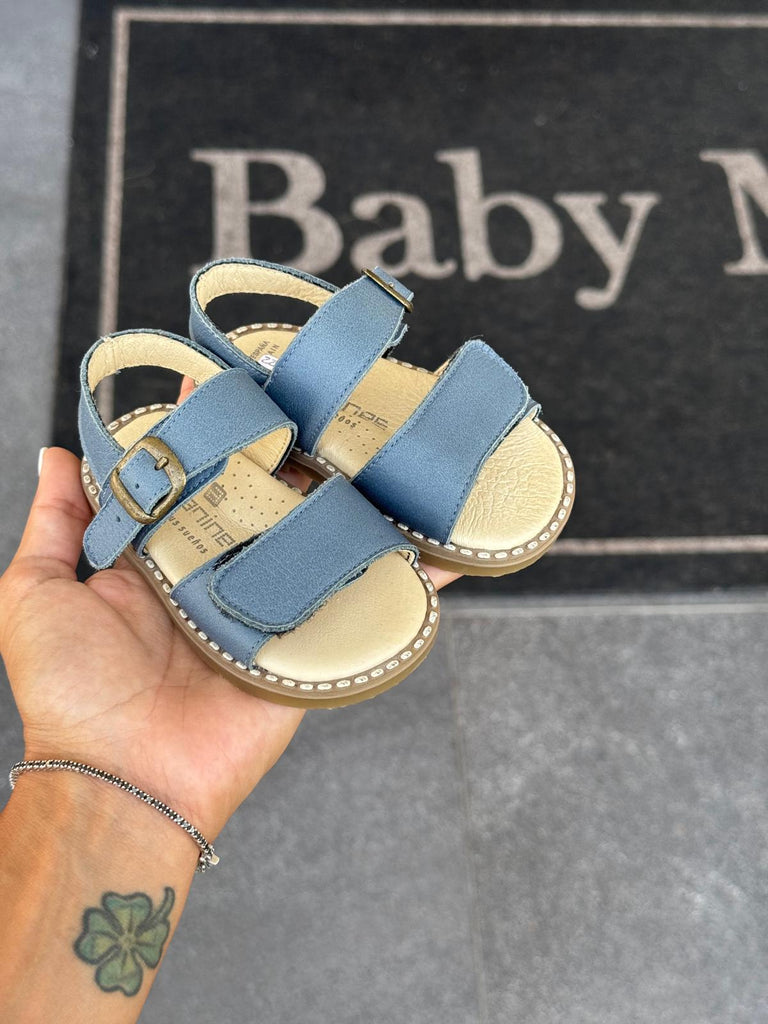 ꜱᴀɴᴅᴀʟɪ - Baby Model R C