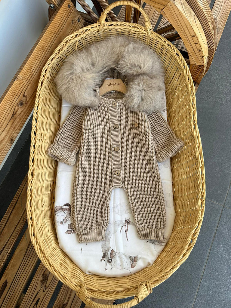 ᴇꜱᴄʜɪᴍᴏ - Baby Model R C