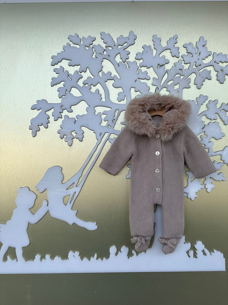 ᴇꜱᴄʜɪᴍᴏ - Baby Model R C